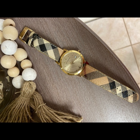 Burberry watch - Picture 2 of 4